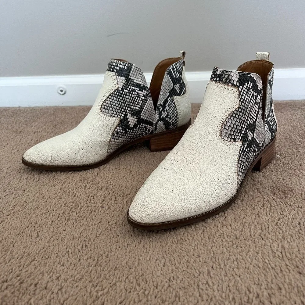Lucky Brand Leymon Milk Weathered White Snakeskin Boots Size 9